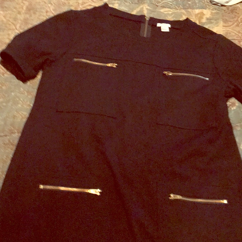 Adorable dress, looks great with boots!